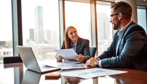 카드현금화 전략을 상담하는 모습과 신뢰감을 주는 상담사 모습